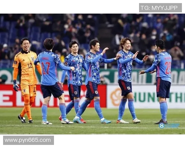 12强赛精彩对决日本队迎战实力不俗的伊拉克队争夺晋级名额